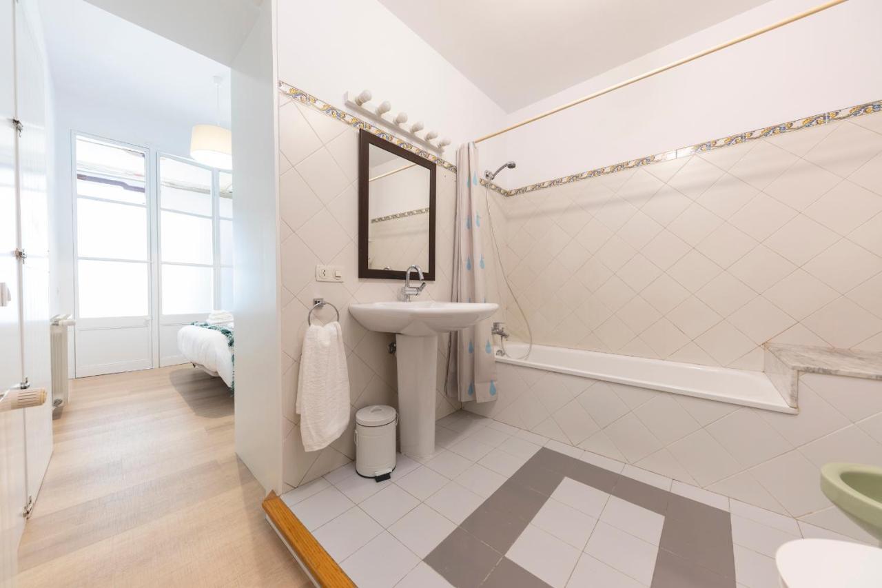 Bravissimo Placa Del Vi, Authentic Historic Apartment Херона Екстериор снимка